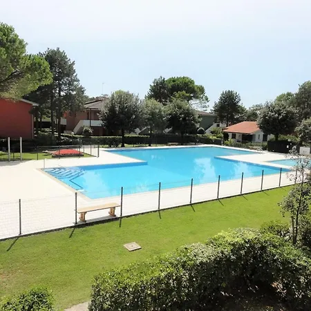 Comfy Flat With Pool In Apartamento Bibione