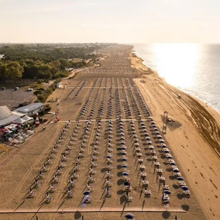 Comfy Flat With Pool In Apartamento