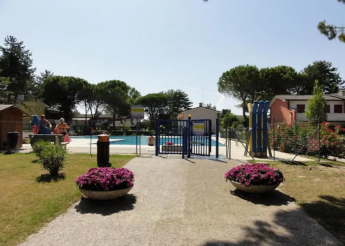 Comfy Flat With Pool In Bibione