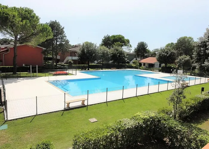 Comfy Flat With Pool In Appartamento Bibione